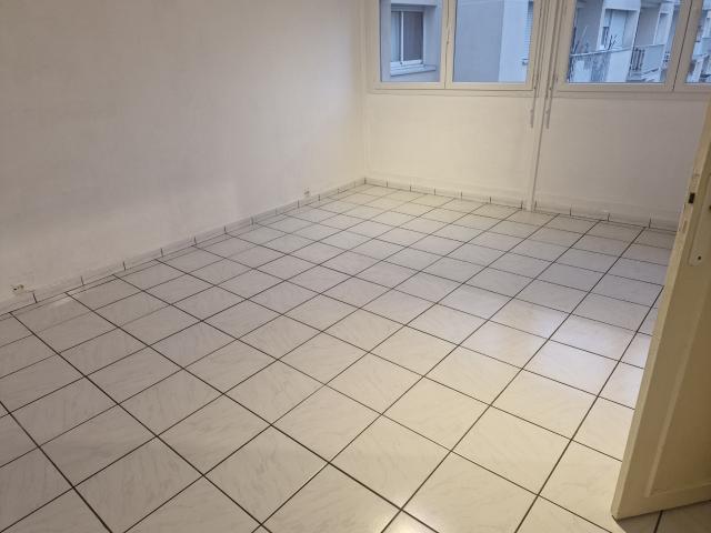 BRON APPARTEMENT T2 avec parking privatif