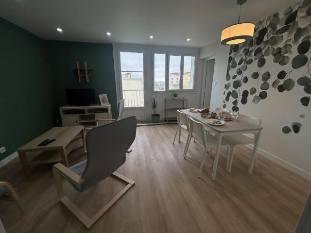 bron CENTRE VILLE une chambre en colocation 500 M UNIVERSITE LYON2 dispo de suite