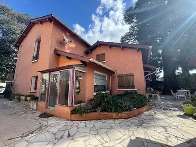 Bron 69500 Achat / Vente maison 7 pièces t7 jardin terrasse