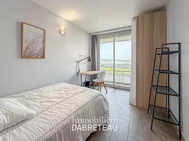 Bron 69500 Location appartement 6 pièces t6 au dernier étage terrasse