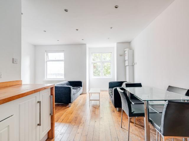 Brondesbury Villas, Queen's Park, London NW6, 2 bed flat to rent, £2,600 pcm | PrimeLocation