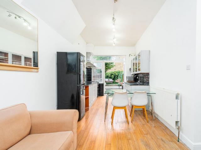 Brondesbury Villas, Queen's Park, London NW6, 2 bed flat to rent, £2,100 pcm | PrimeLocation