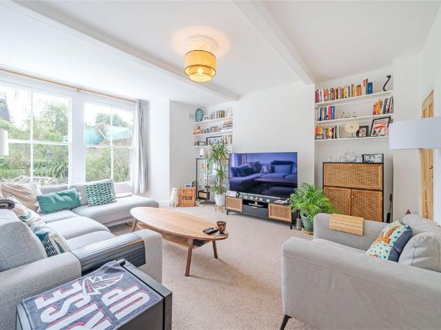 Brondesbury Villas, Queens Park NW6, 2 bed flat to rent, £3,000 pcm | PrimeLocation