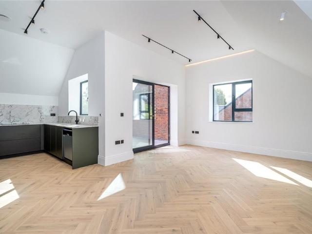 Brondesbury Park, London, NW6 3 bed apartment to rent £4,250 pcm £981 pw
