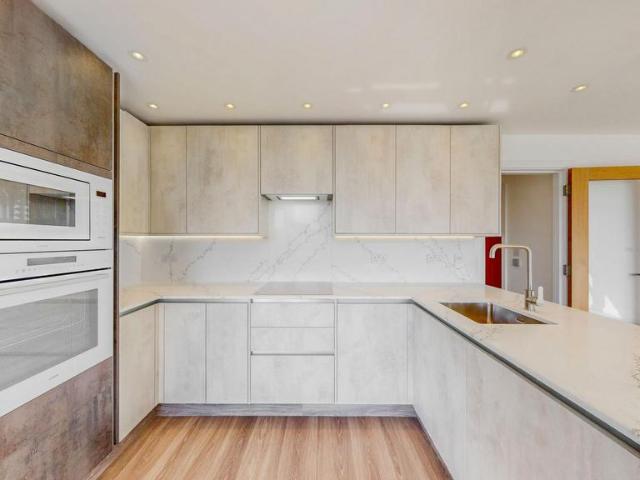 Brondesbury Park, London NW6 3 bed flat to rent £3,400 pcm £785 pw