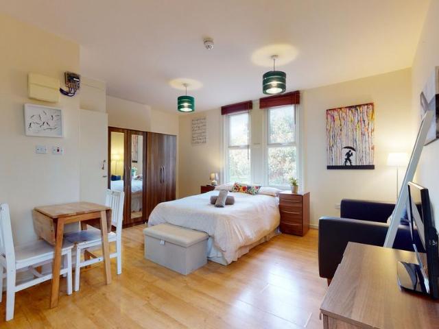 Brondesbury Park, London NW6 Studio to rent £1,431 pcm £330 pw