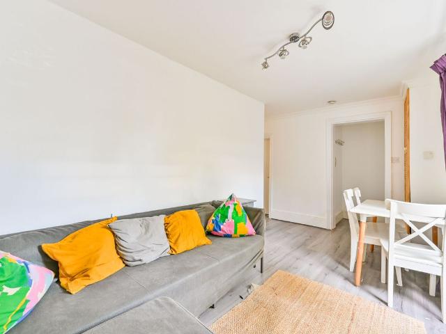 Brondesbury Road, Brondesbury, London NW6, 3 bed flat to rent, £3,250 pcm | PrimeLocation