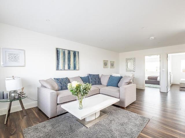 Brondesbury Road London NW6 2 bed apartment to rent £2,250 pcm £519 pw