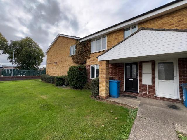 Bronte Court, Haworth Park, Hull. 1 bed flat to rent £550 pcm £127 pw