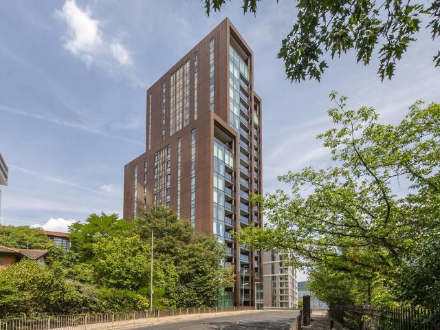 Bronze Building, Putney, London, SW18 3 bed penthouse to rent £4,950 pcm £1,142 pw