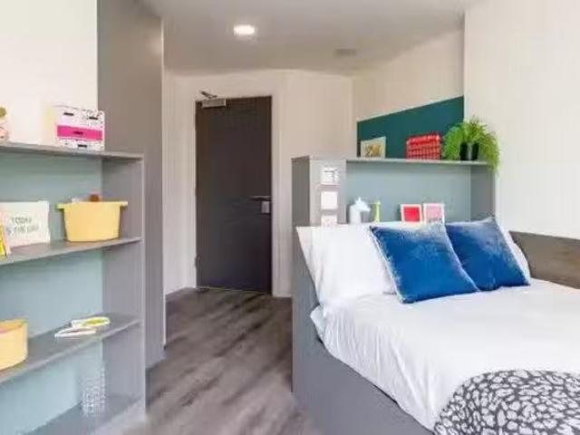 Bronze En Suite