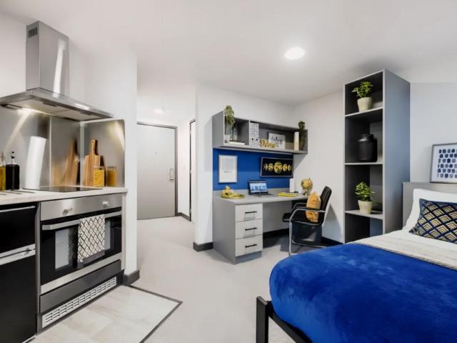 Bronze Studio High Floor