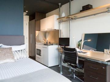 Bronze Studio Upper Level Premium View Has an Apartment