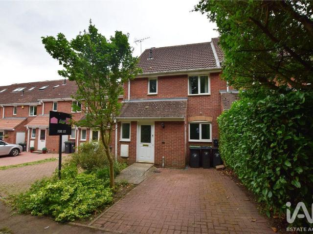 Brook View, Stansted Mountfitchet CM24, 3 bed terraced house to rent, £1,600 pcm | PrimeLocation