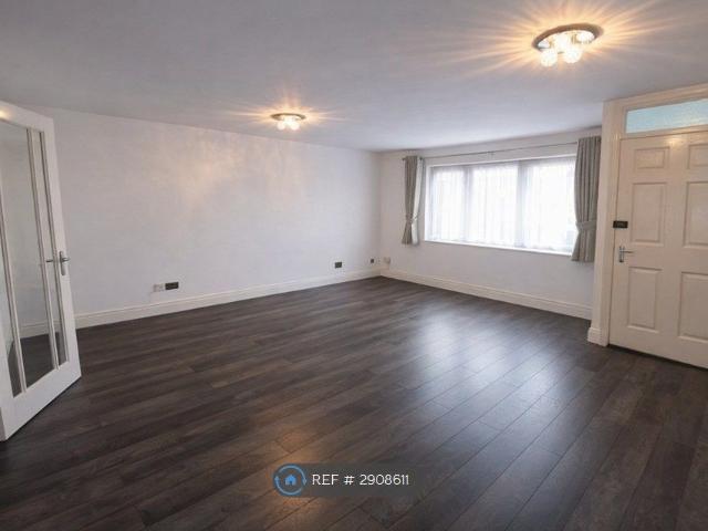 Brook Court, Brentford TW8, 2 bed flat to rent, £2,000 pcm | PrimeLocation