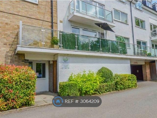 Brook Court, Radlett WD7, 2 bed flat to rent, £1,500 pcm | PrimeLocation