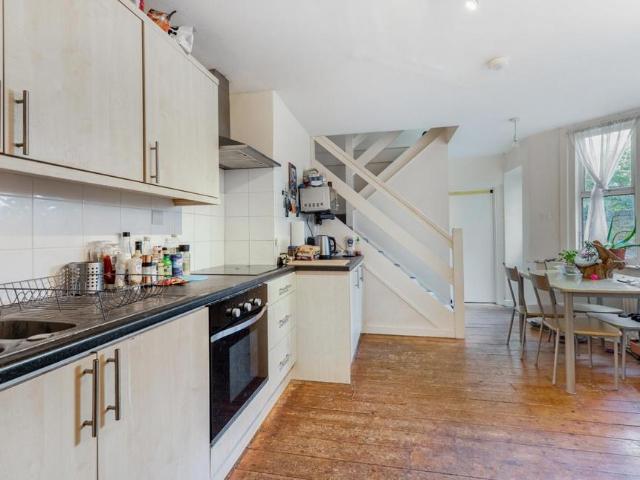 BROOK DRIVE, SE11 2 bed apartment to rent £2,496 pcm £576 pw