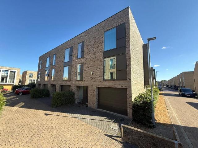 Brook End Close, Trumpington. 4 bed house to rent £3,300 pcm £762 pw