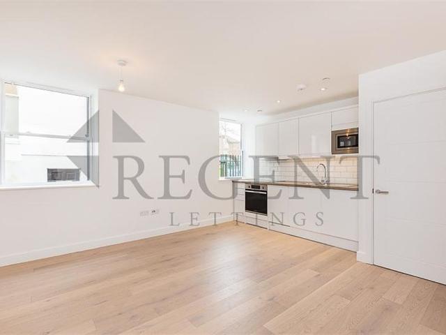 Brook House, Cricket Green CR4, 1 bed flat to rent, £1,400 pcm | PrimeLocation
