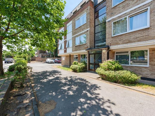 Brook House, London Road, Twickenham TW1, 2 bed flat to rent, £2,200 pcm | PrimeLocation