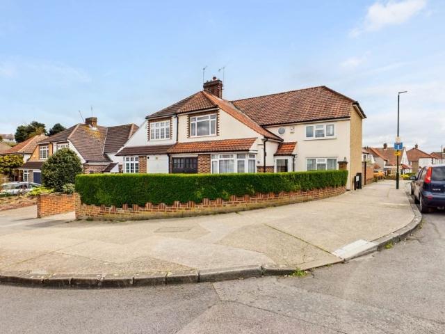 Brook Lane, Bexley DA5, 4 bed semi detached house to rent, £2,900 pcm | PrimeLocation