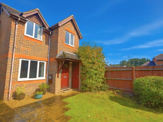Brook Mead, Milford, Godalming, Surrey GU8, 3 bed detached house to rent, £2,250 pcm | PrimeLocation