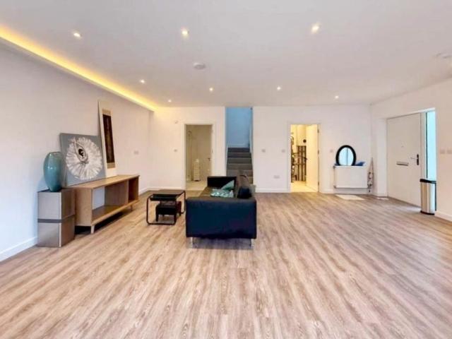 Brook Mews, London, N13