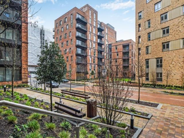Brook Road, London N8, Studio to rent, £1,647 pcm | PrimeLocation