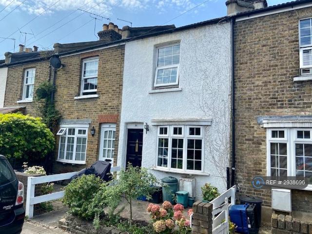 Brook Road, Richmond Upon Thames, TW1 2 bed terraced house to rent £2,850 pcm £658 pw
