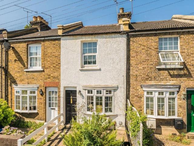 Brook Road, St Margarets TW1 2 bed house to rent £2,699 pcm £623 pw