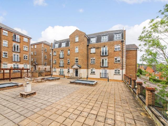 Brook Square, Shooters Hill SE18, 2 bed flat to rent, £1,800 pcm | PrimeLocation