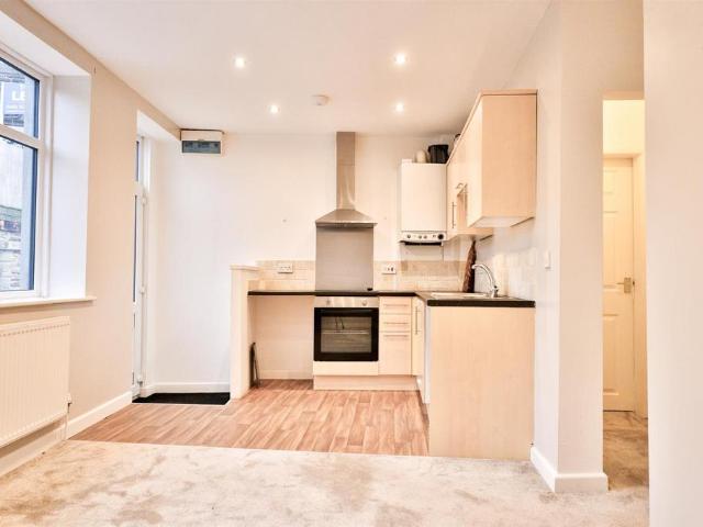 Brook Street, Barnoldswick 2 bed flat to rent £600 pcm £138 pw