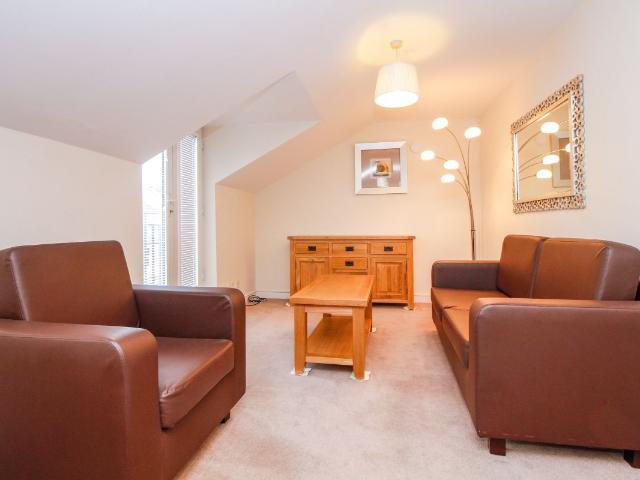 Brook Street, Oxford OX1, 2 bed flat to rent, £2,000 pcm | PrimeLocation