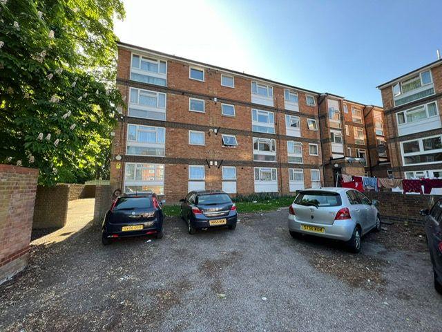 Brook Street, Luton LU3, 2 bed flat to rent, £1,200 pcm | PrimeLocation