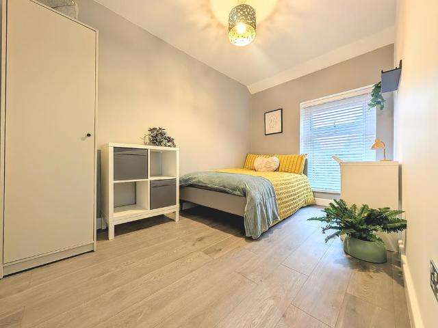 Brook Street, PONTYPRIDD 1 bed house to rent £600 pcm £138 pw