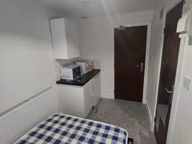 Brook Street, Woodsetton DY3 House share to rent £600 pcm £138 pw