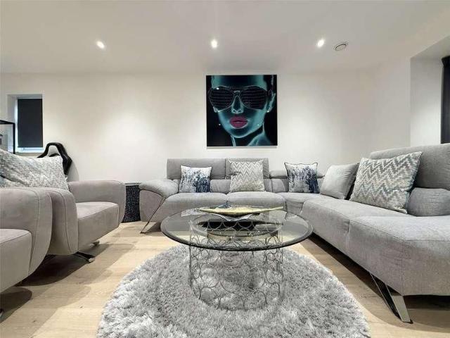 Brookmans Manor, Georges Wood Road, Brookmans, AL9