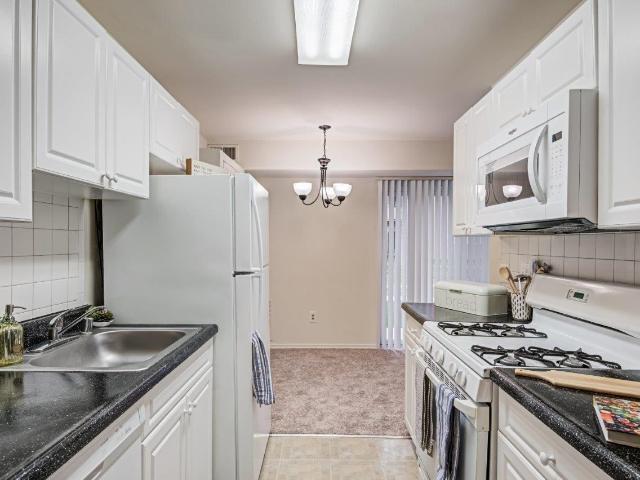 Brookdale at Mark Center Apartment Homes 2 Bedroom Apartment for Rent at 1400 N Beauregard St, Alexandria, VA 22311 Larchmont Village Apartments West