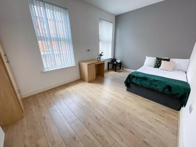 Brookdale Road, Liverpool, L15 3JY, United Kingdom | 6 bed townhouse for rent #135136337 | Rentberry