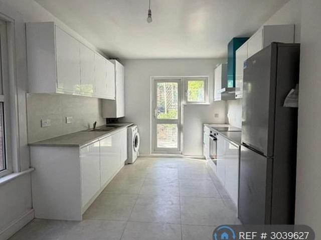 Brookdene Road, London, SE18 3 bed terraced house to rent £2,300 pcm £531 pw