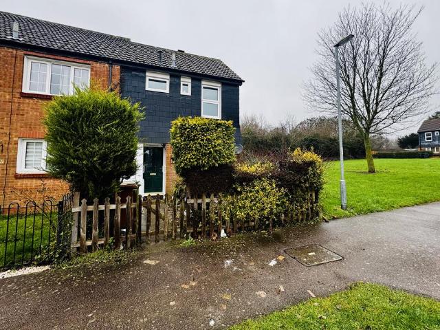 Brooke Close, WELLINGBOROUGH 3 bed end of terrace house to rent £1,050 pcm £242 pw