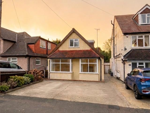 Brooke Avenue, Harrow HA2 4 bed bungalow to rent £2,750 pcm £635 pw