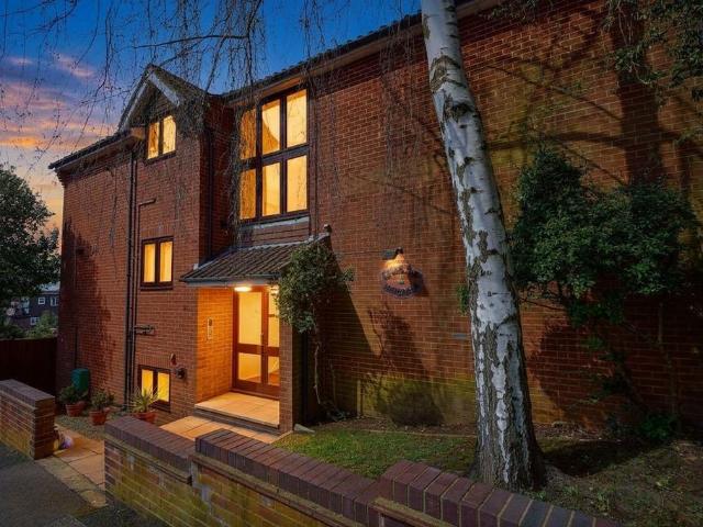 Brooke Avenue, Harrow HA2 Studio to rent £1,295 pcm £299 pw