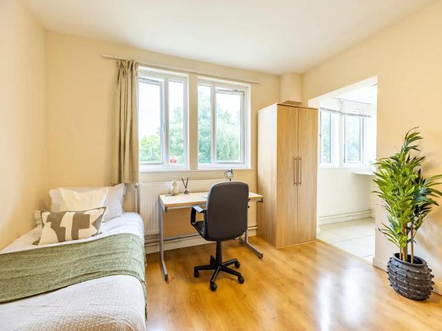 Brooke Hall, London Has an Apartment