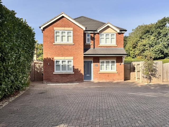 Brooke Road, Kenilworth 4 bed detached house to rent £2,750 pcm £635 pw