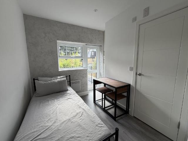 Brooke Road, London N16 1 bed bedsit to rent £1,450 pcm £335 pw
