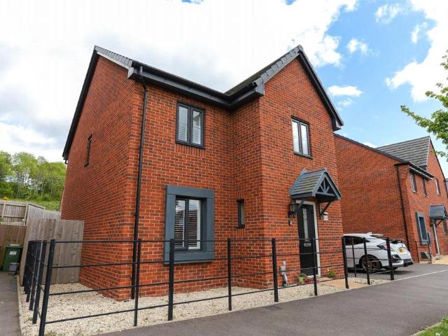 Brookes Avenue, Newdale, Telford. 4 bed detached house to rent £1,500 pcm £346 pw
