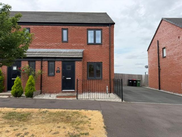 Brookes Avenue, Newdale, Telford TF3, 3 bed semi detached house to rent, £1,300 pcm | PrimeLocation