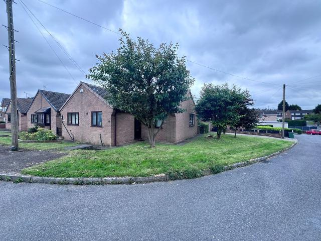 Brookfield Close, Codnor, Ripley DE5, 3 bed bungalow to rent, £1,295 pcm | PrimeLocation