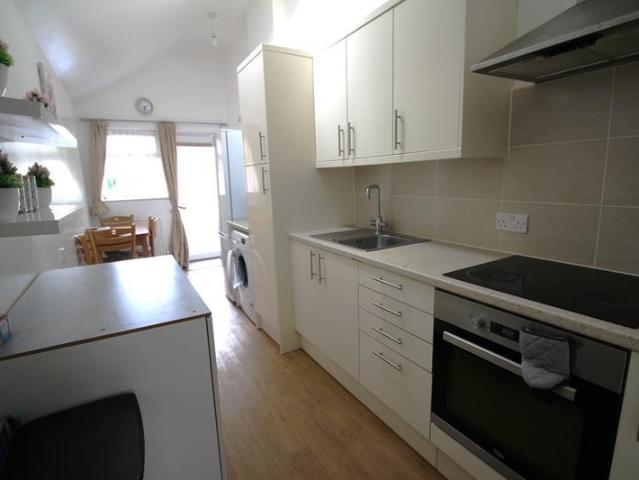 Brookfield Road, Bedford, Beds, MK41 9LJ Studio to rent £825 pcm £190 pw